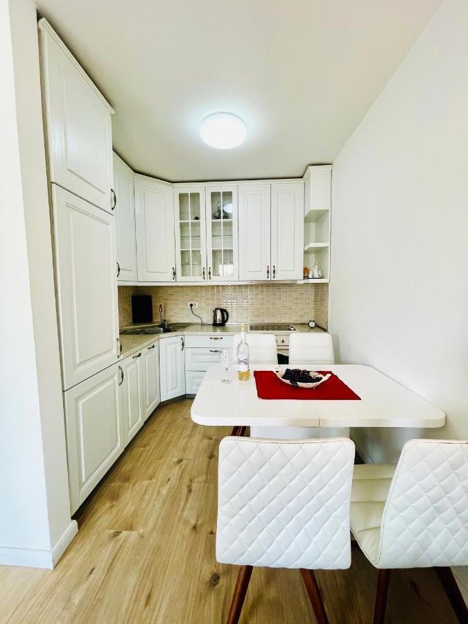 4 Llullat - City Center Apartment พริสตีนา ภายนอก รูปภาพ