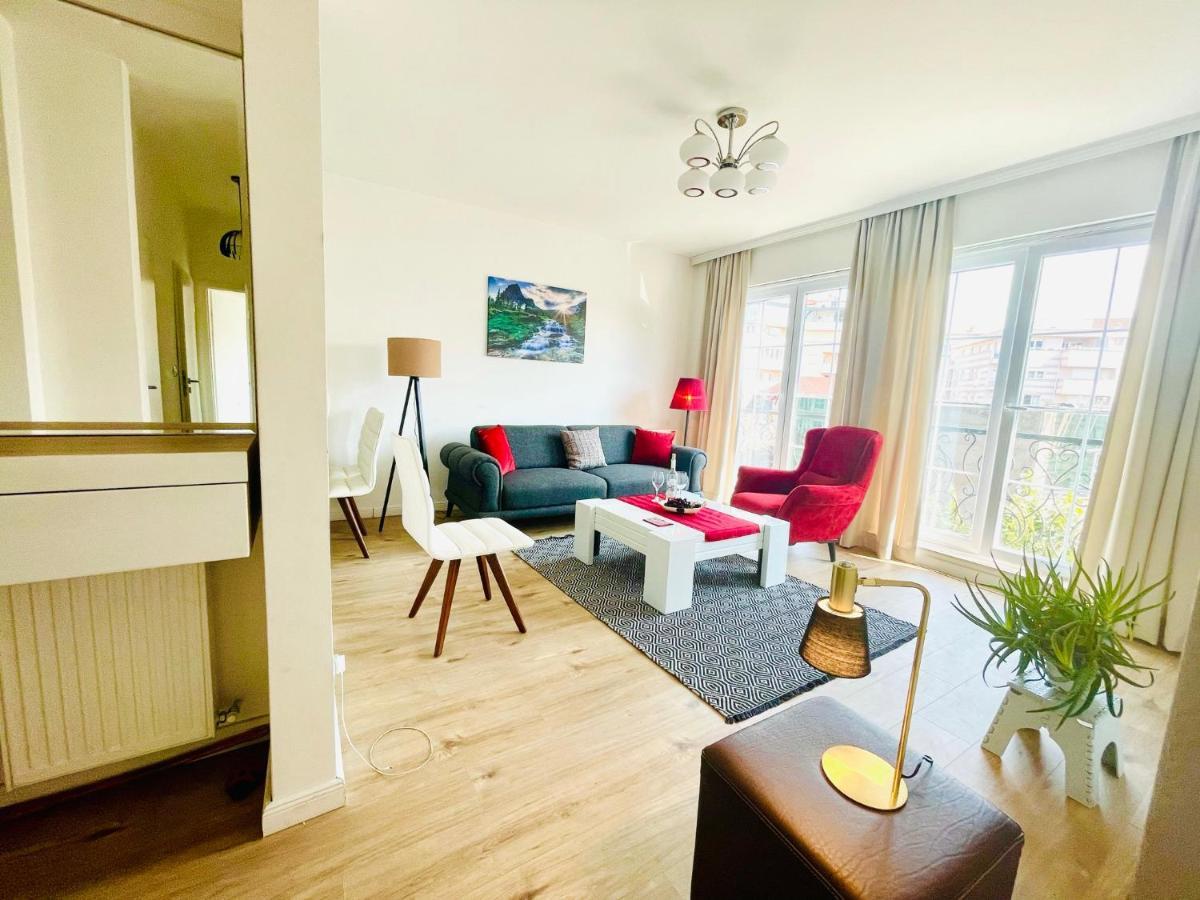 4 Llullat - City Center Apartment พริสตีนา ภายนอก รูปภาพ