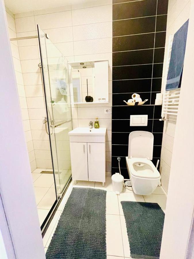 4 Llullat - City Center Apartment พริสตีนา ภายนอก รูปภาพ